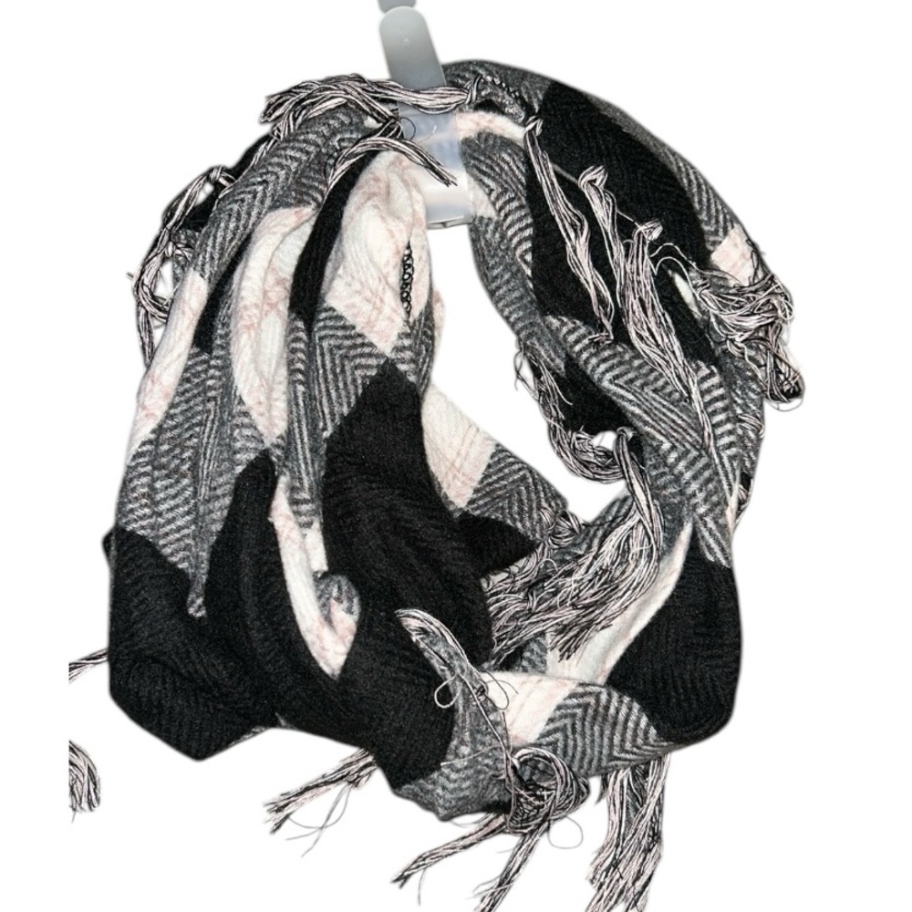 NWT Stylish Black /Pink/White Checkered Fringed Scarf, 100% polyester